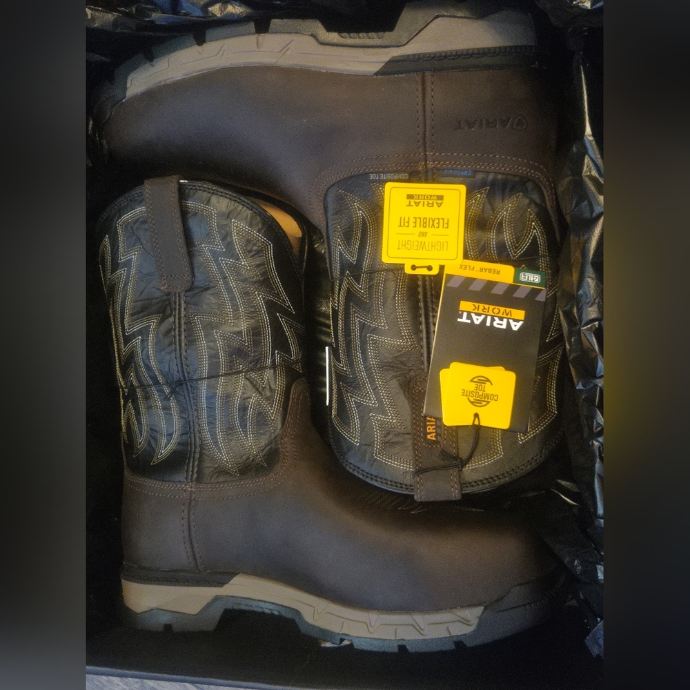 NWT Ariat 11EE Work Boots